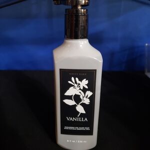 White Barn Vanilla Gel Hand Soap by Bath & Body Works